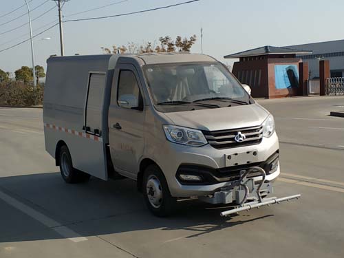 楚勝牌CSC5036TYHSC6型路面養(yǎng)護(hù)車(chē)