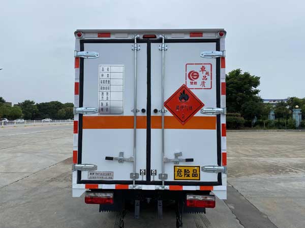 楚勝牌CSC5035XRQ6型易燃?xì)怏w廂式運(yùn)輸車(chē)