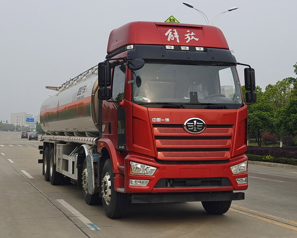 楚勝牌CSC5321GYYL6A型鋁合金運(yùn)油車(chē)